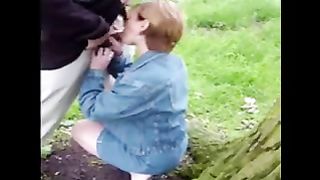 Filma la moglie che spompina due negri al parco