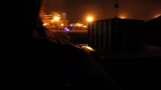 Si scopa una tipa sulla spiaggia dopo la discoteca