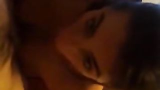 Solo 19 anni ma già una gran bocchinara