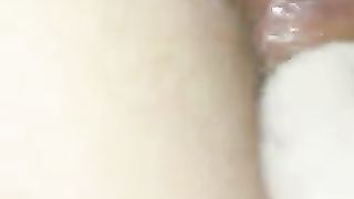 Me lo ciuccia mentre la penetro con un vibratore