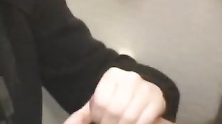 Pompino nella toilet dell'aereo