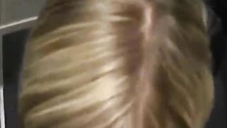 Si fa trombare nel camerino del centro commerciale