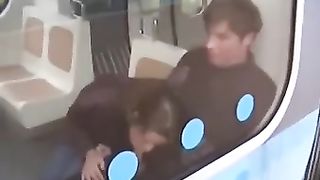 Spompina l'amico in vari luoghi pubblici