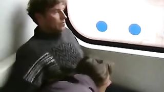 Spompina l'amico in vari luoghi pubblici