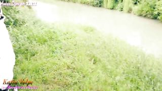 Margherita Fuxia si masturba con un grosso pesce