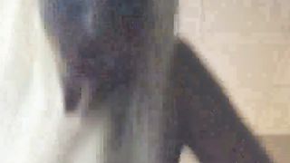 Si bomba sul divano la fidanzata fregna