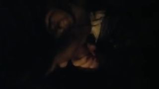 La mia troietta me lo succhia in auto