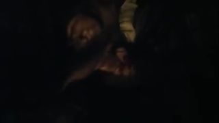 La mia troietta me lo succhia in auto