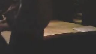 Filma mentre scopa con una cicciona africana