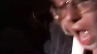 La mia signora spompina un ragazzino in tangenziale