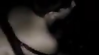 Gloria si fa pisciare in bocca da un'amica