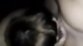 Gloria si fa pisciare in bocca da un'amica