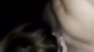 Gloria si fa pisciare in bocca da un'amica