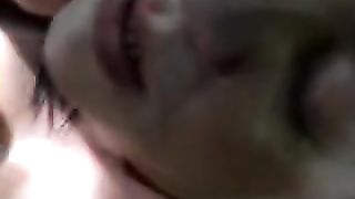 Dai fammi sentire come URLI MENTRE TI SCOPO !!!