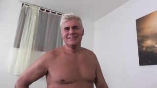 La 18enne Rebecca Volpetti scopa con un vecchio