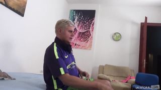 La 18enne Rebecca Volpetti scopa con un vecchio