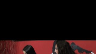 Lesbo show tra Priscilla Salerno e Sofia Cucci 3