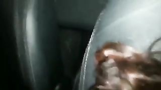 La troietta lo suca a comando