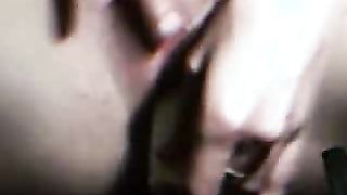 Ex ragazza si masturba davanti alla webcam