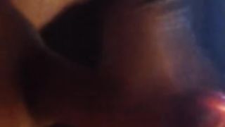 La MILF mia vicina di casa mi fa un pompino