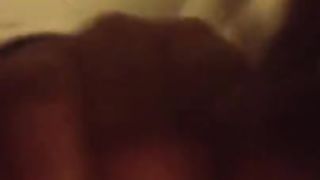 La MILF mia vicina di casa mi fa un pompino