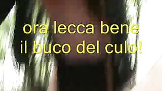 La Cagna succhia il cazzo e lecca il culo