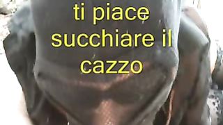 La Cagna succhia il cazzo e lecca il culo