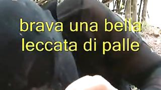 La Cagna succhia il cazzo e lecca il culo