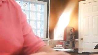 Se lo fa succhiare in ufficio dalla segretaria