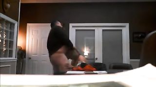 Si fa fare un pompino dalla sua dipendente