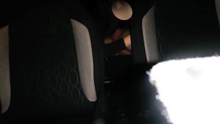 Filma la chiavata in auto all'insaputa della tipa