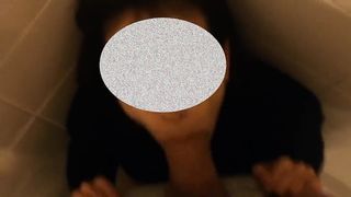 Pompino in bagno a scuola