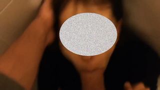 Pompino in bagno a scuola