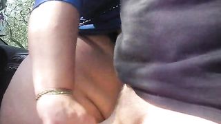 La mia signora mi sega all'aperto