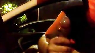Faccio salire in auto una prostituta e me la scopo