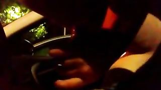 Faccio salire in auto una prostituta e me la scopo
