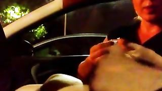 Faccio salire in auto una prostituta e me la scopo