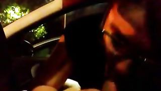 Faccio salire in auto una prostituta e me la scopo