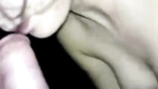 Inginocchiati e FAMMI UN POMPINO SCHIAVETTA !!!