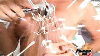 Nikol Brown tutta bagnata nella vasca da bagno