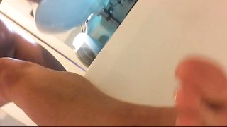 Nikol Brown fa la porca nel bagno di casa