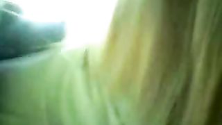 Ragazzo 18enne scopa in auto con l'amica della zia