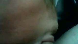 Ragazzo 18enne scopa in auto con l'amica della zia