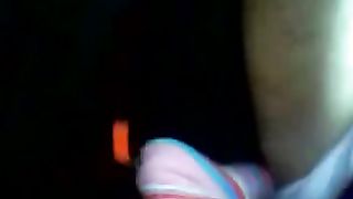 Ragazzo 18enne scopa in auto con l'amica della zia