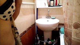 GloryHole casalingo in bagno