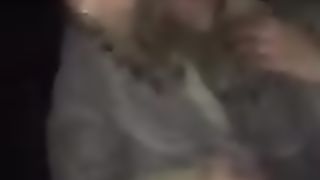 Troietta si offre al rapper Emis Killa