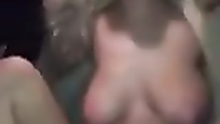 Troietta si offre al rapper Emis Killa