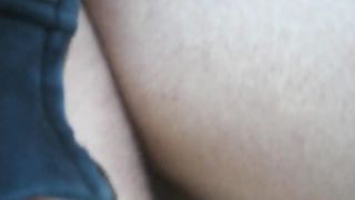 Le riempio la figa di sperma in auto