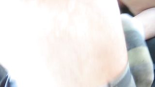 Le riempio la figa di sperma in auto