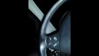 Federica squirta col cambio dell'auto